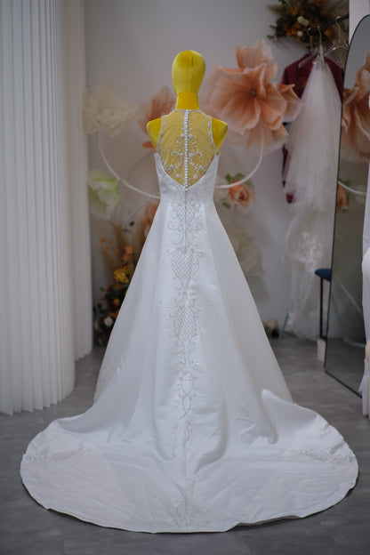 BG-WED-AME-10074 WEDDING GOWN PREMIUM FABRIC HALF LACE WITH BEADED SIZE L BUST 91 WAIST 71