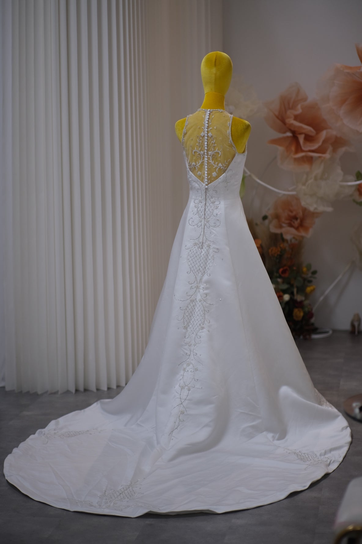 BG-WED-AME-10074 WEDDING GOWN PREMIUM FABRIC HALF LACE WITH BEADED SIZE L BUST 91 WAIST 71