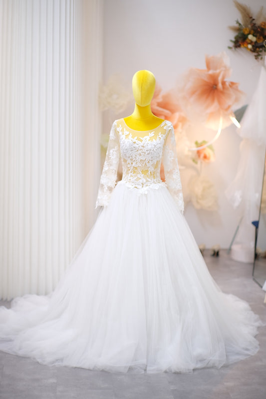 BG-WED-AME-10075 WEDDING GOWN LUX FABRIC HALF LACE SIZE XS BUST 75-78 WAIST 64-66