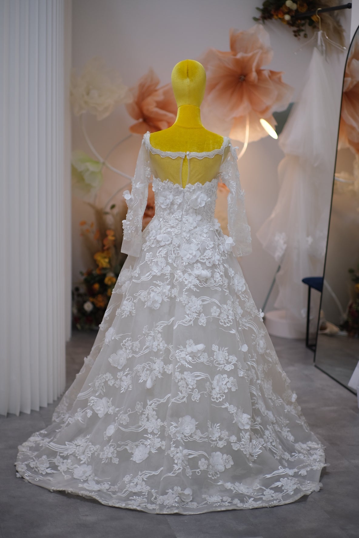 BG-WED-AME-10077 WEDDING GOWN LUX FABRIC FULL LACE WITH BEADED SIZE M BUST 84-86 WAIST 68-70