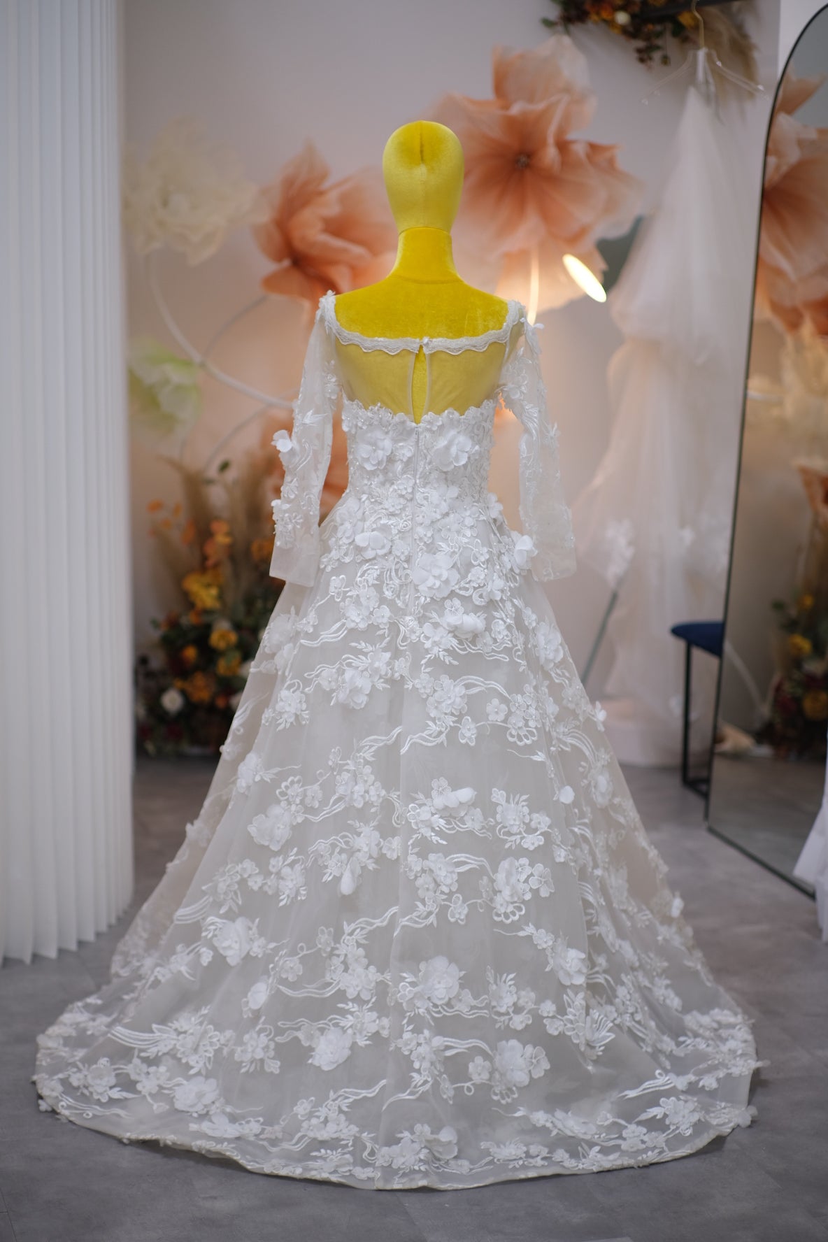 BG-WED-AME-10077 WEDDING GOWN LUX FABRIC FULL LACE WITH BEADED SIZE M BUST 84-86 WAIST 68-70