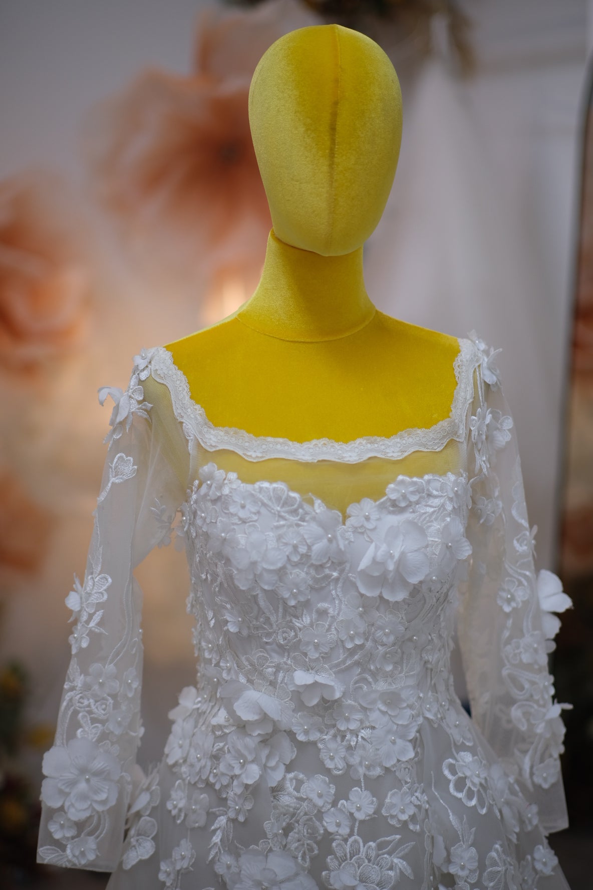 BG-WED-AME-10077 WEDDING GOWN LUX FABRIC FULL LACE WITH BEADED SIZE M BUST 84-86 WAIST 68-70