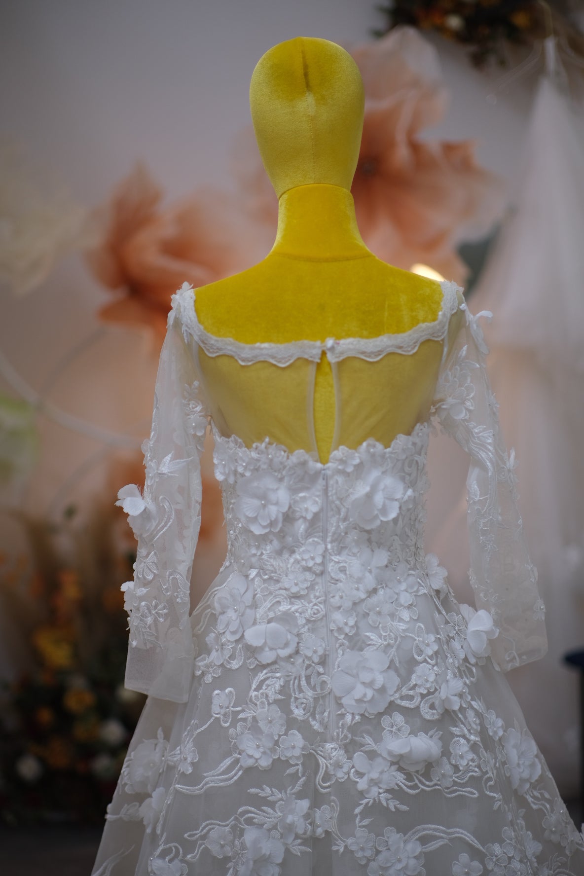 BG-WED-AME-10077 WEDDING GOWN LUX FABRIC FULL LACE WITH BEADED SIZE M BUST 84-86 WAIST 68-70