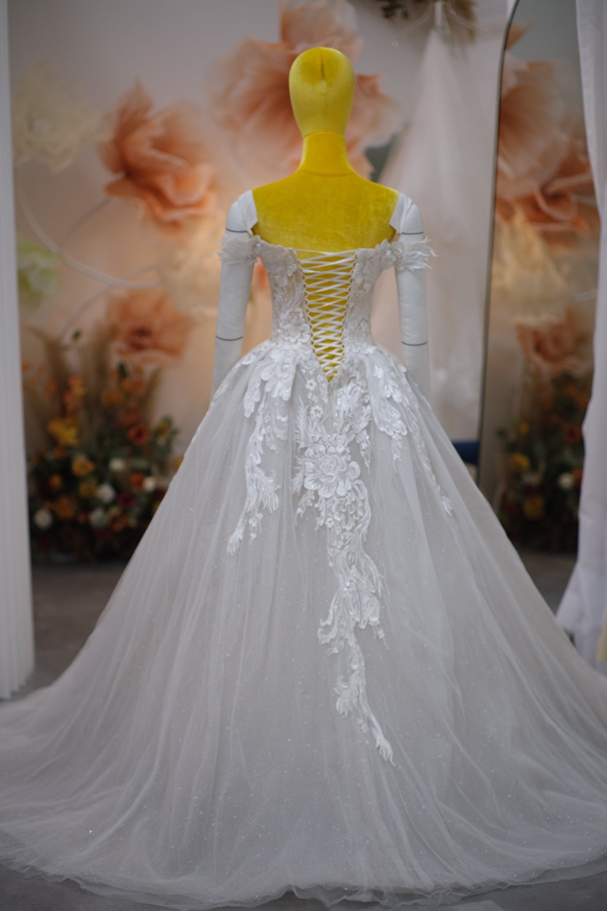 BG-WED-AME-10078 WEDDING GOWN LUX FABRIC FULL HALF LACE WITH BEADED SIZE XS BUST 78-82 WAIST 64-66