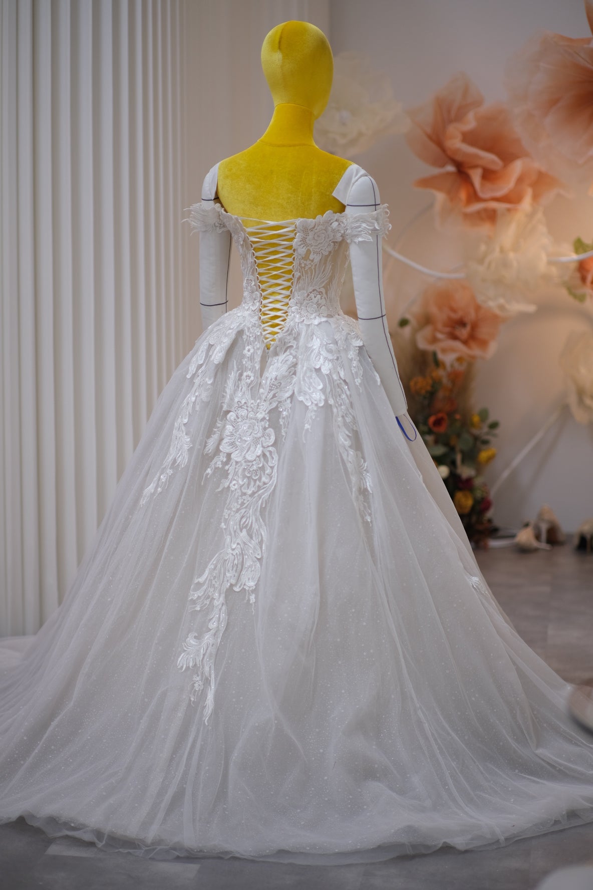 BG-WED-AME-10078 WEDDING GOWN LUX FABRIC FULL HALF LACE WITH BEADED SIZE XS BUST 78-82 WAIST 64-66