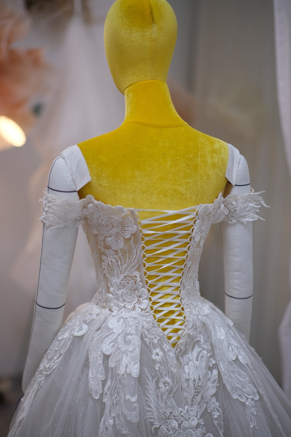 BG-WED-AME-10078 WEDDING GOWN LUX FABRIC FULL HALF LACE WITH BEADED SIZE XS BUST 78-82 WAIST 64-66