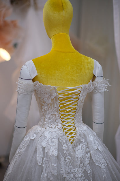 BG-WED-AME-10078 WEDDING GOWN LUX FABRIC FULL HALF LACE WITH BEADED SIZE XS BUST 78-82 WAIST 64-66