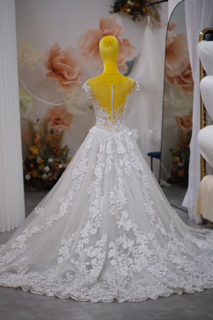 BG-WED-AME-10079 WEDDING GOWN LUX FABRIC FULL LACE WITH BEADED SIZE M BUST 84-85 WAIST 67