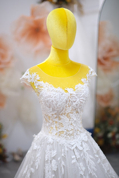 BG-WED-AME-10079 WEDDING GOWN LUX FABRIC FULL LACE WITH BEADED SIZE M BUST 84-85 WAIST 67