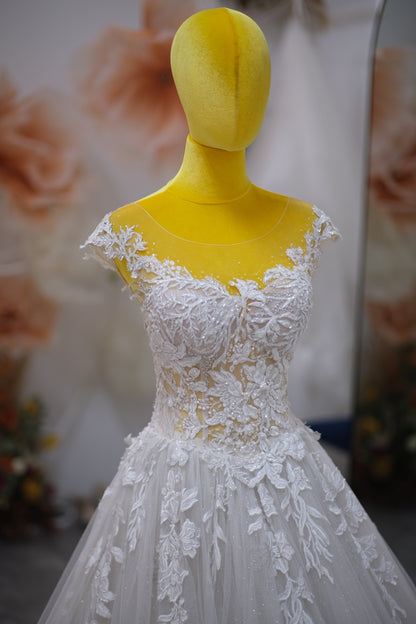 BG-WED-AME-10079 WEDDING GOWN LUX FABRIC FULL LACE WITH BEADED SIZE M BUST 84-85 WAIST 67