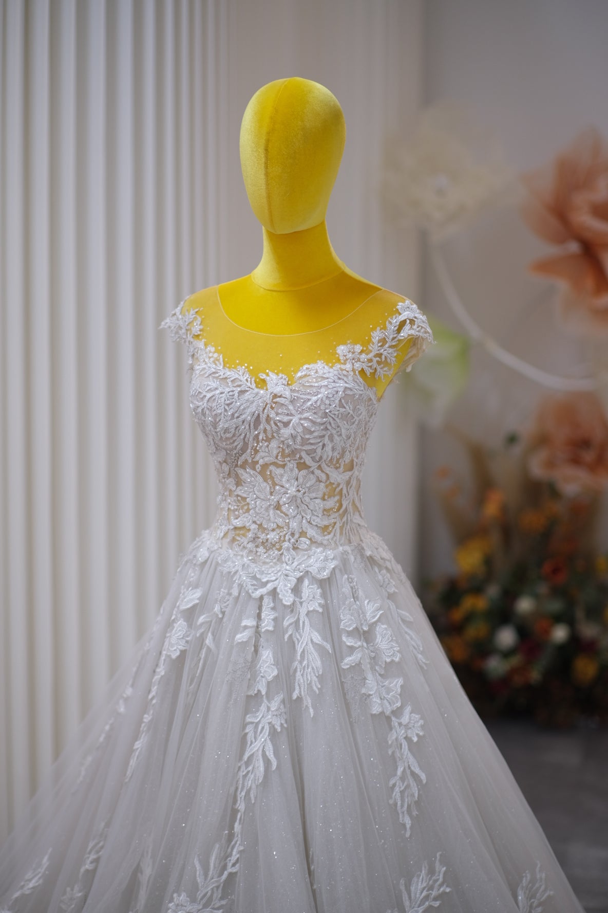 BG-WED-AME-10079 WEDDING GOWN LUX FABRIC FULL LACE WITH BEADED SIZE M BUST 84-85 WAIST 67