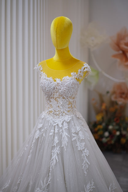 BG-WED-AME-10079 WEDDING GOWN LUX FABRIC FULL LACE WITH BEADED SIZE M BUST 84-85 WAIST 67