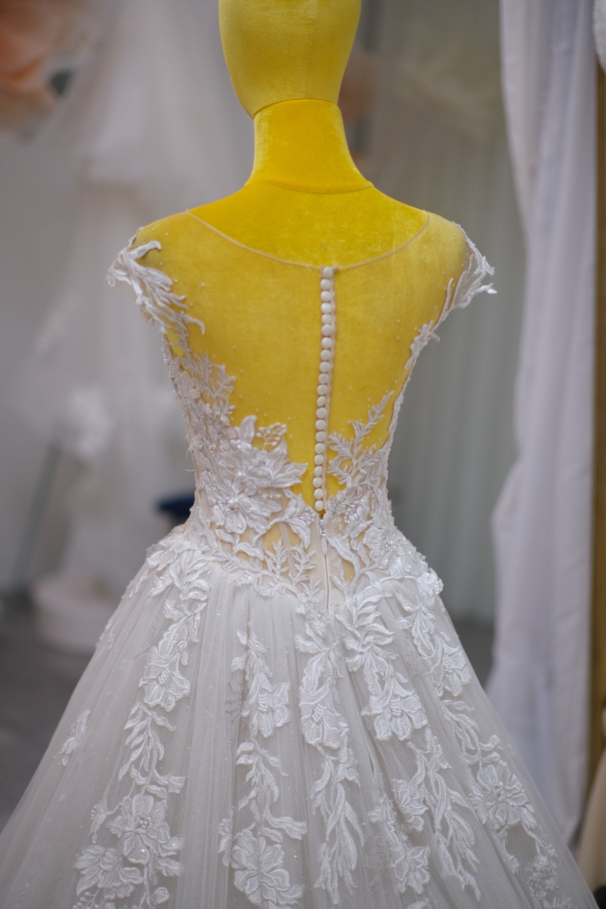 BG-WED-AME-10079 WEDDING GOWN LUX FABRIC FULL LACE WITH BEADED SIZE M BUST 84-85 WAIST 67