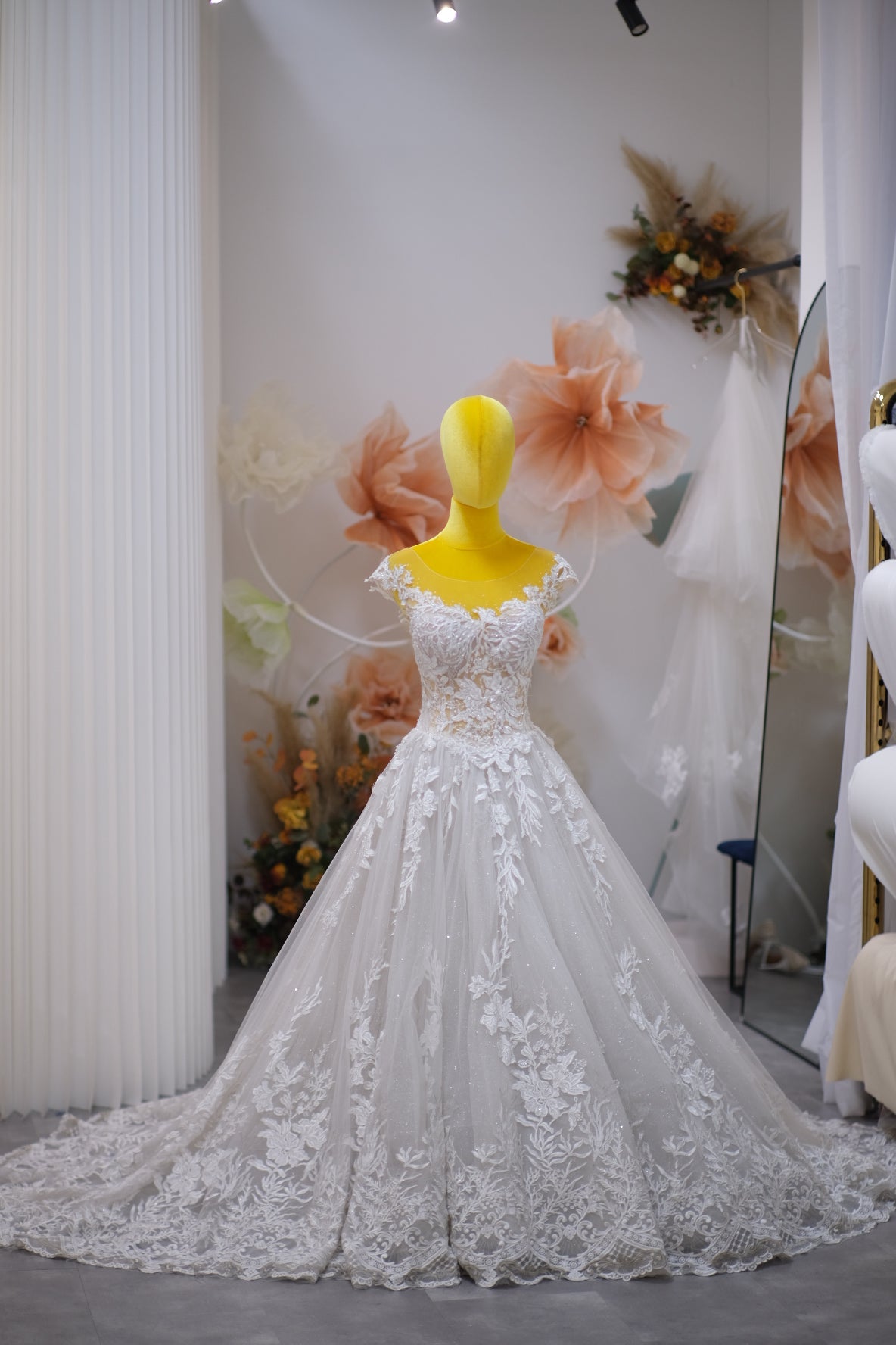 BG-WED-AME-10079 WEDDING GOWN LUX FABRIC FULL LACE WITH BEADED SIZE M BUST 84-85 WAIST 67