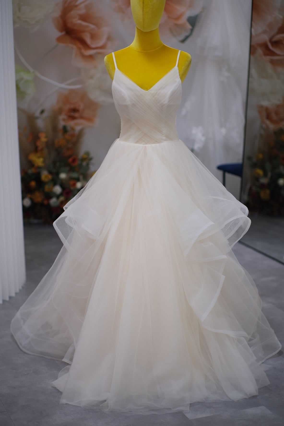 BG-WED-AME-10080 WEDDING GOWN LUX FABRIC PLAIN WITH PLEATED SIZE XS BUST 78-82 WAIST 64-66