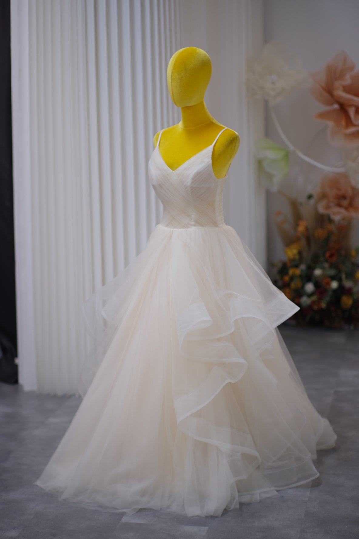 BG-WED-AME-10080 WEDDING GOWN LUX FABRIC PLAIN WITH PLEATED SIZE XS BUST 78-82 WAIST 64-66