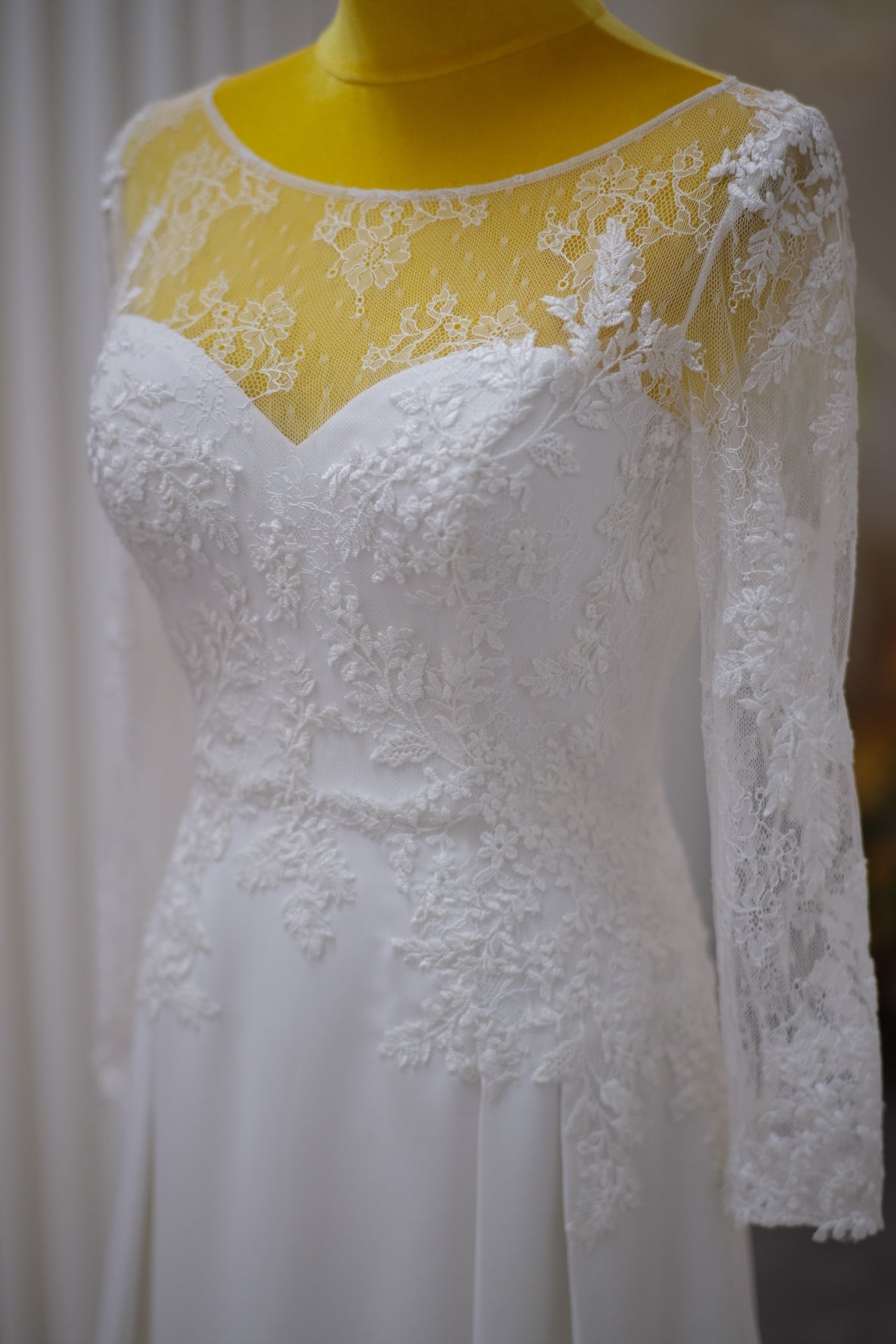 BG-WED-AME-10081 WEDDING GOWN PREMIUM FABRIC HALF LACE SIZE M BUST 88 WAIST 67-68