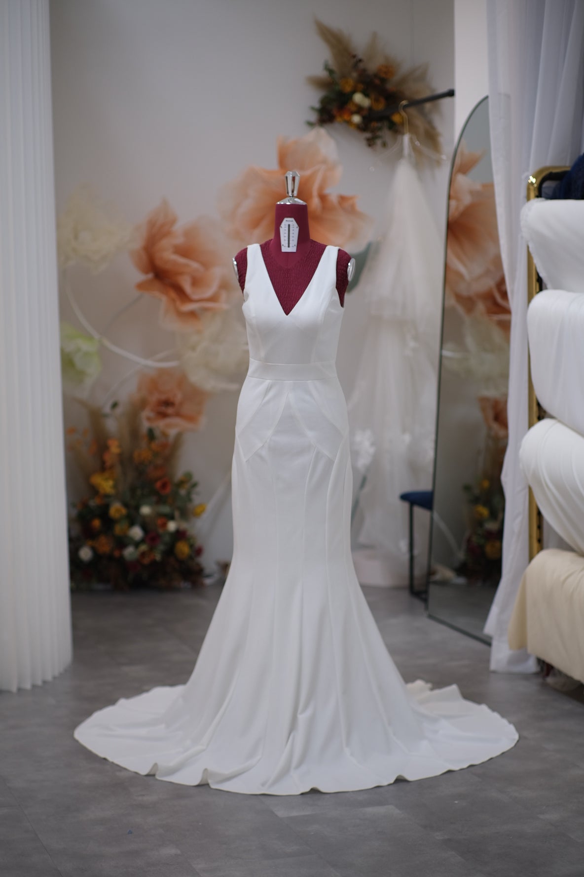 BG-WED-AME-10083 WEDDING GOWN PREMIUM FABRIC PLAIN WITH PLEATED SIZE M BUST 84 WAIST 70