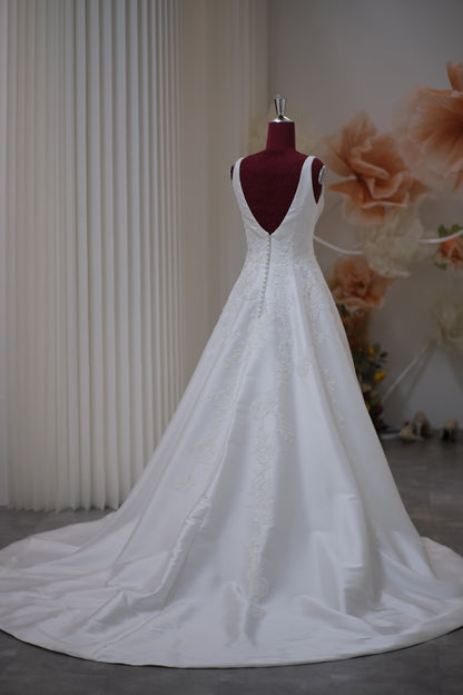 BG-WED-AME-10091 WEDDING GOWN LUX FABRIC HALF LACE SIZE L BUST 86 WAIST 70