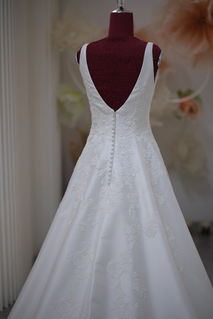 BG-WED-AME-10091 WEDDING GOWN LUX FABRIC HALF LACE SIZE L BUST 86 WAIST 70