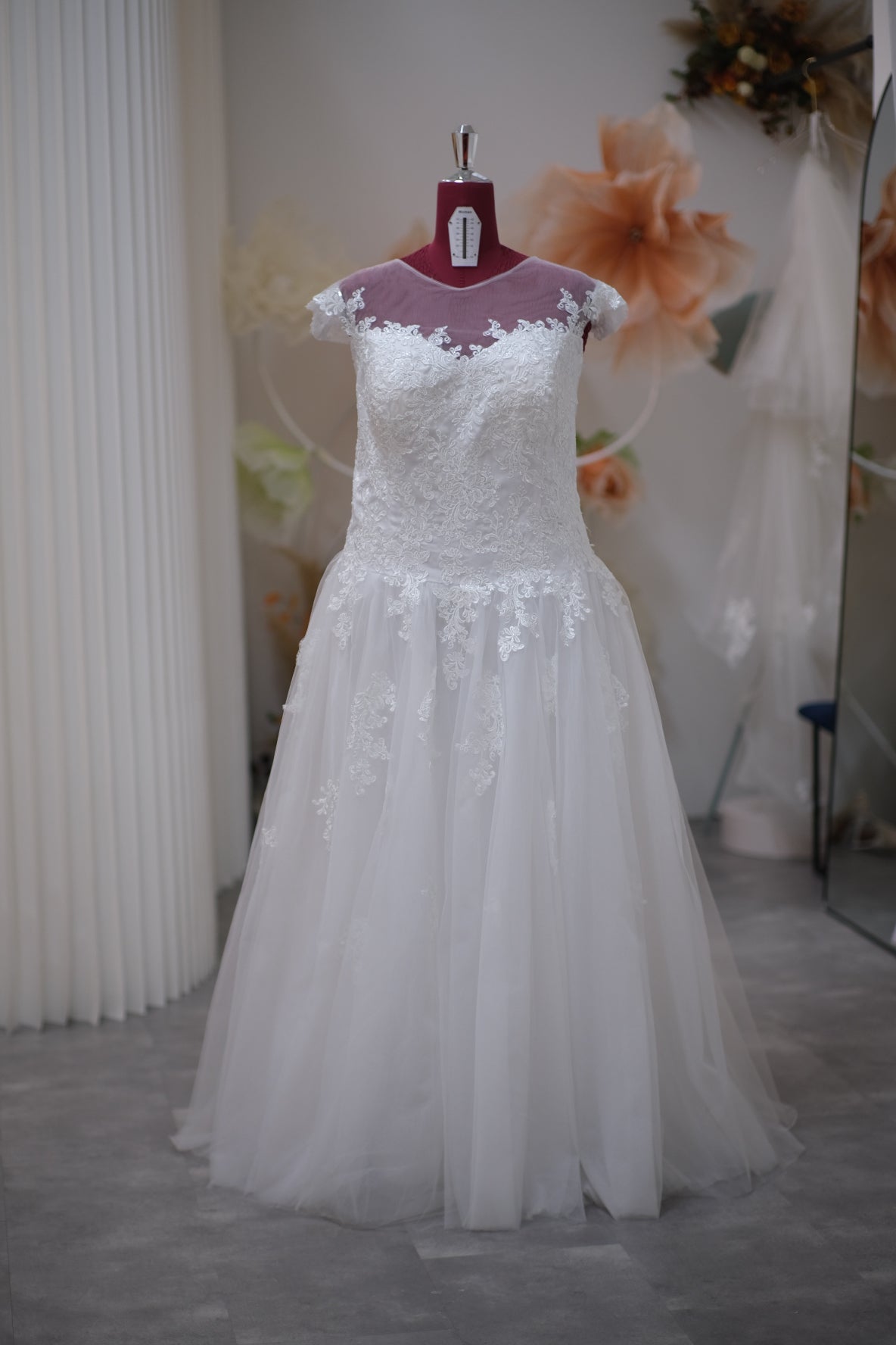 BG-WED-AME-10094 WEDDING GOWN FABRIC HALF LACE BUST 136 WAIST 124