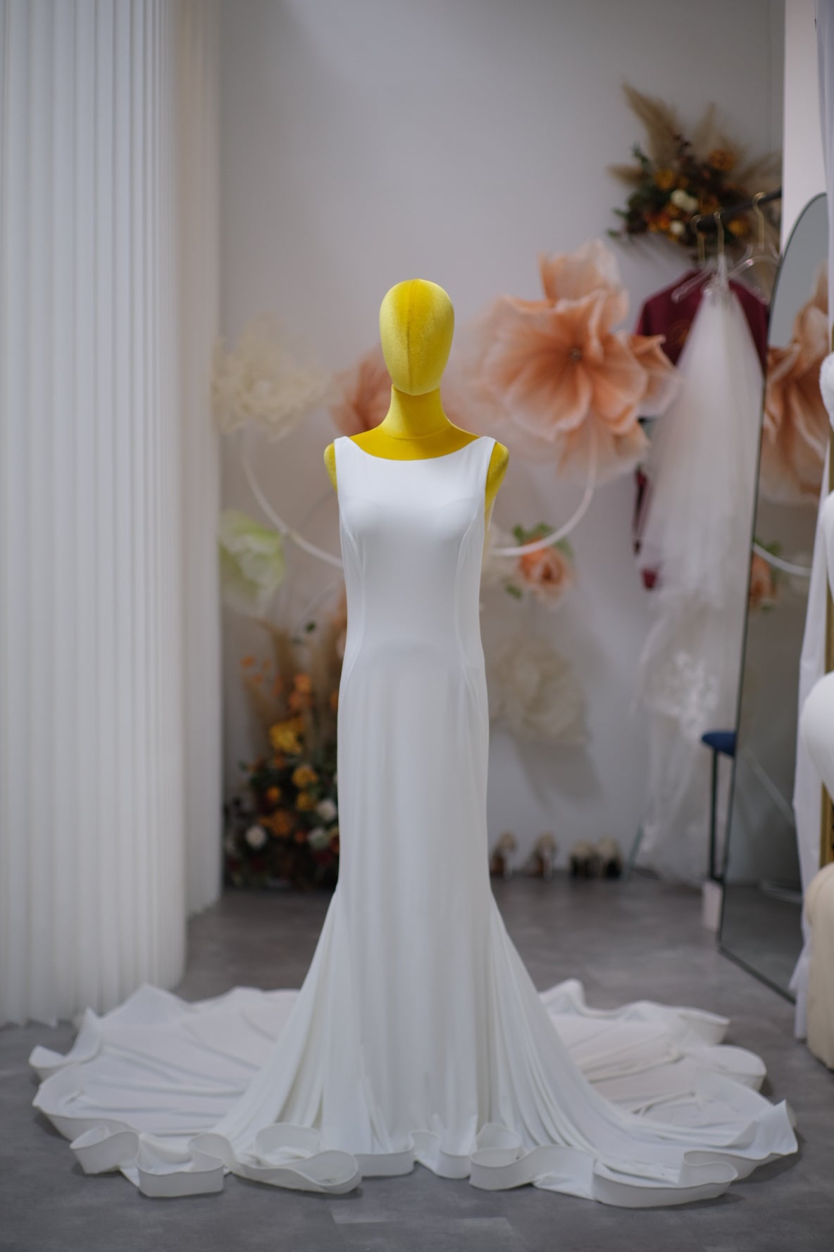 BG-WED-AME-10098 WEDDING GOWN FABRIC PLAIN WITH PLEATED SIZE XL BUST 90-94 WAIST 74-76