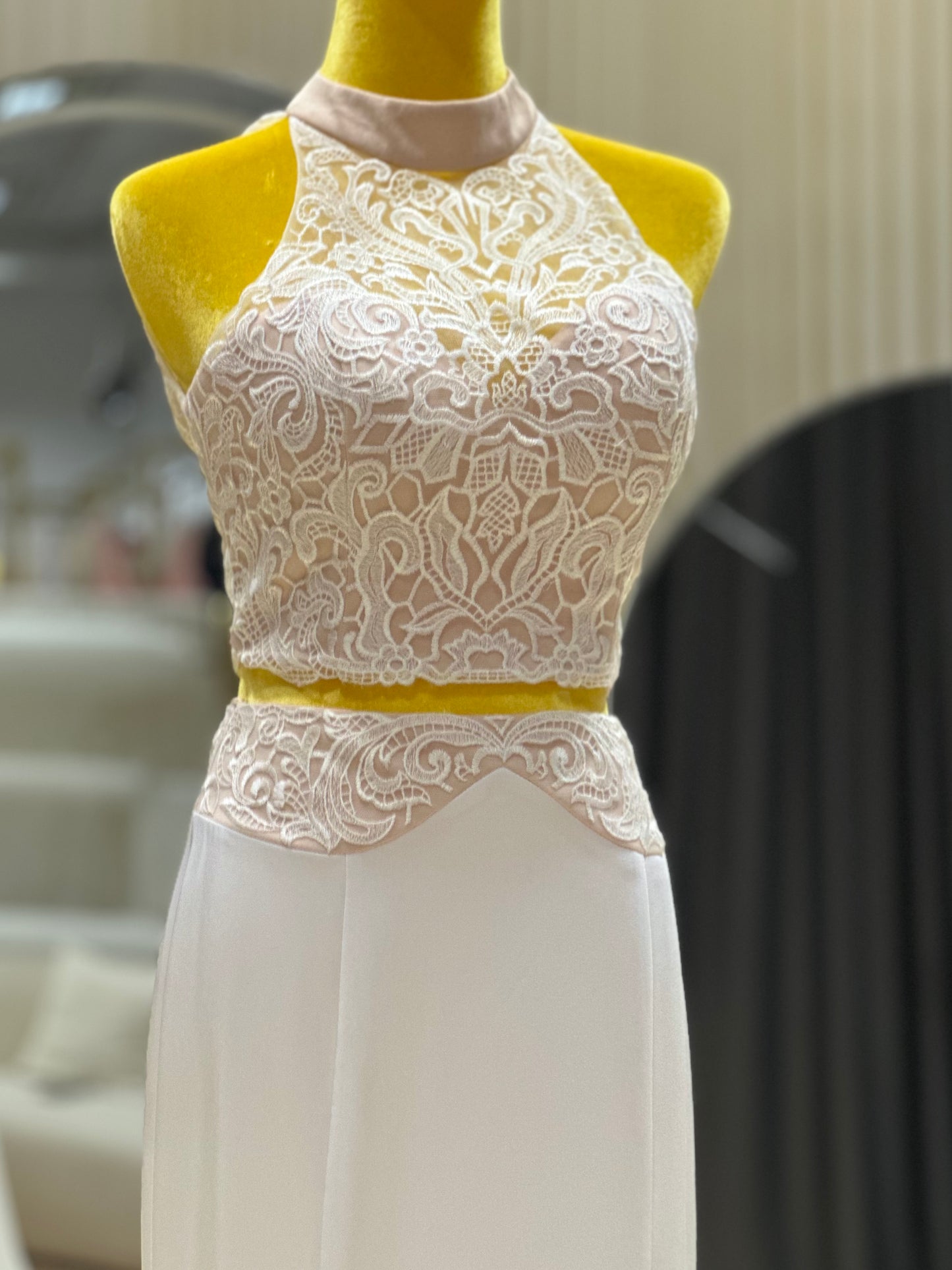 BG-WED-AME-10103 WEDDING GOWN PREMIUM FABRIC HALF LACE SIZE M BUST 84 WAIST 70