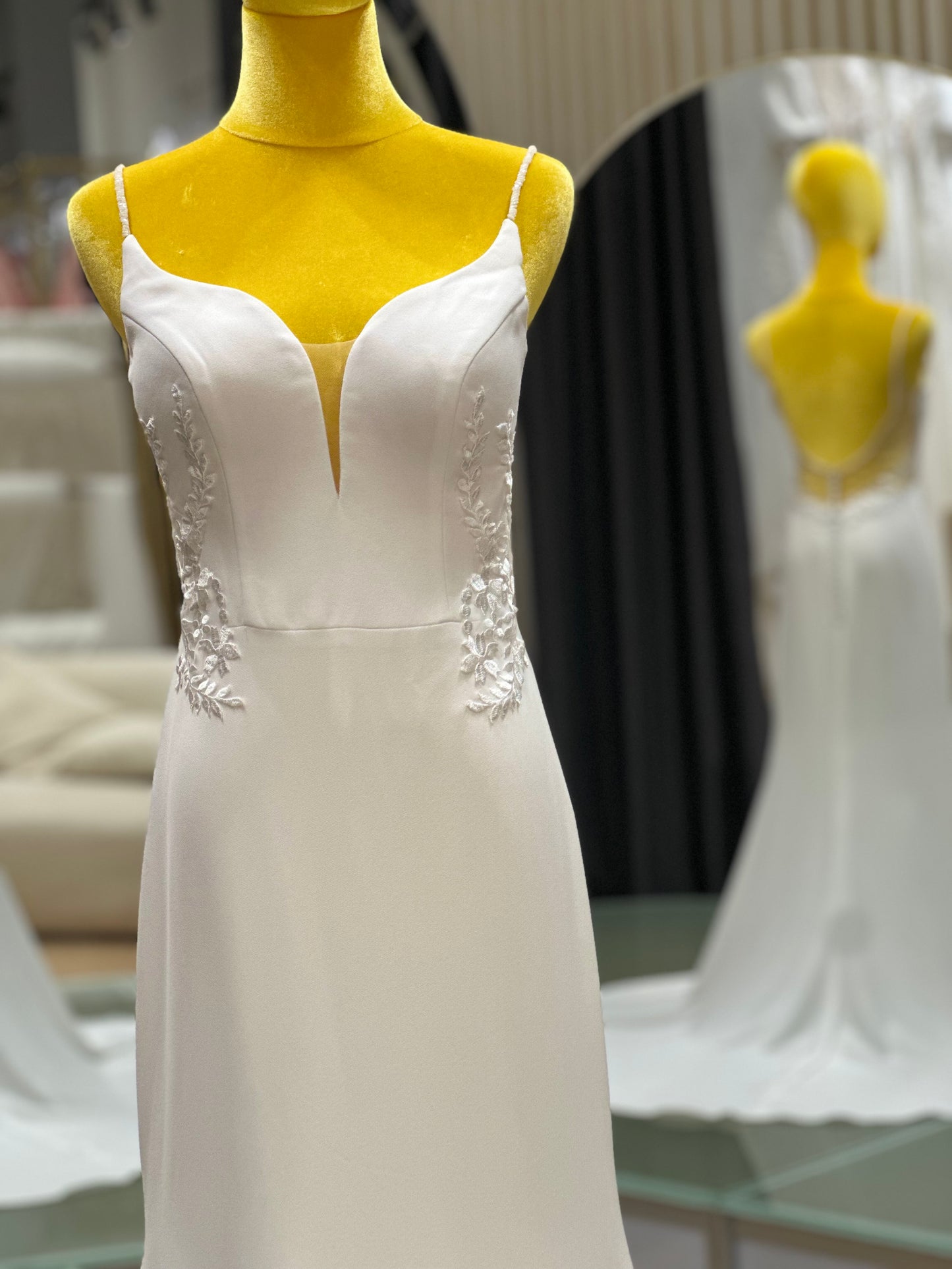 BG-WED-AME-10106 WEDDING GOWN LUX FABRIC HALF LACE SIZE L BUST 86 WAIST 71