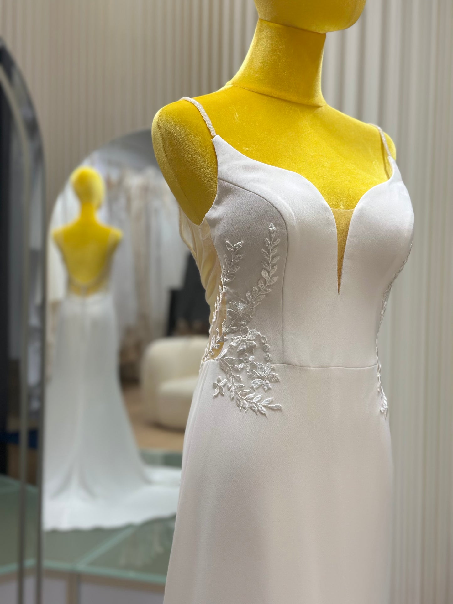 BG-WED-AME-10106 WEDDING GOWN LUX FABRIC HALF LACE SIZE L BUST 86 WAIST 71