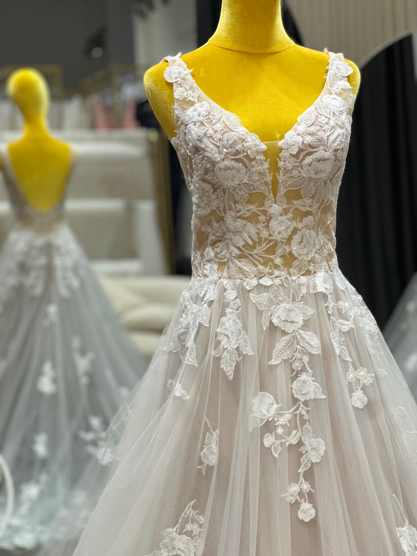 BG-WED-AME-10107 WEDDING GOWN LUX FABRIC FULL LACE SIZE L BUST 89 WAIST 73