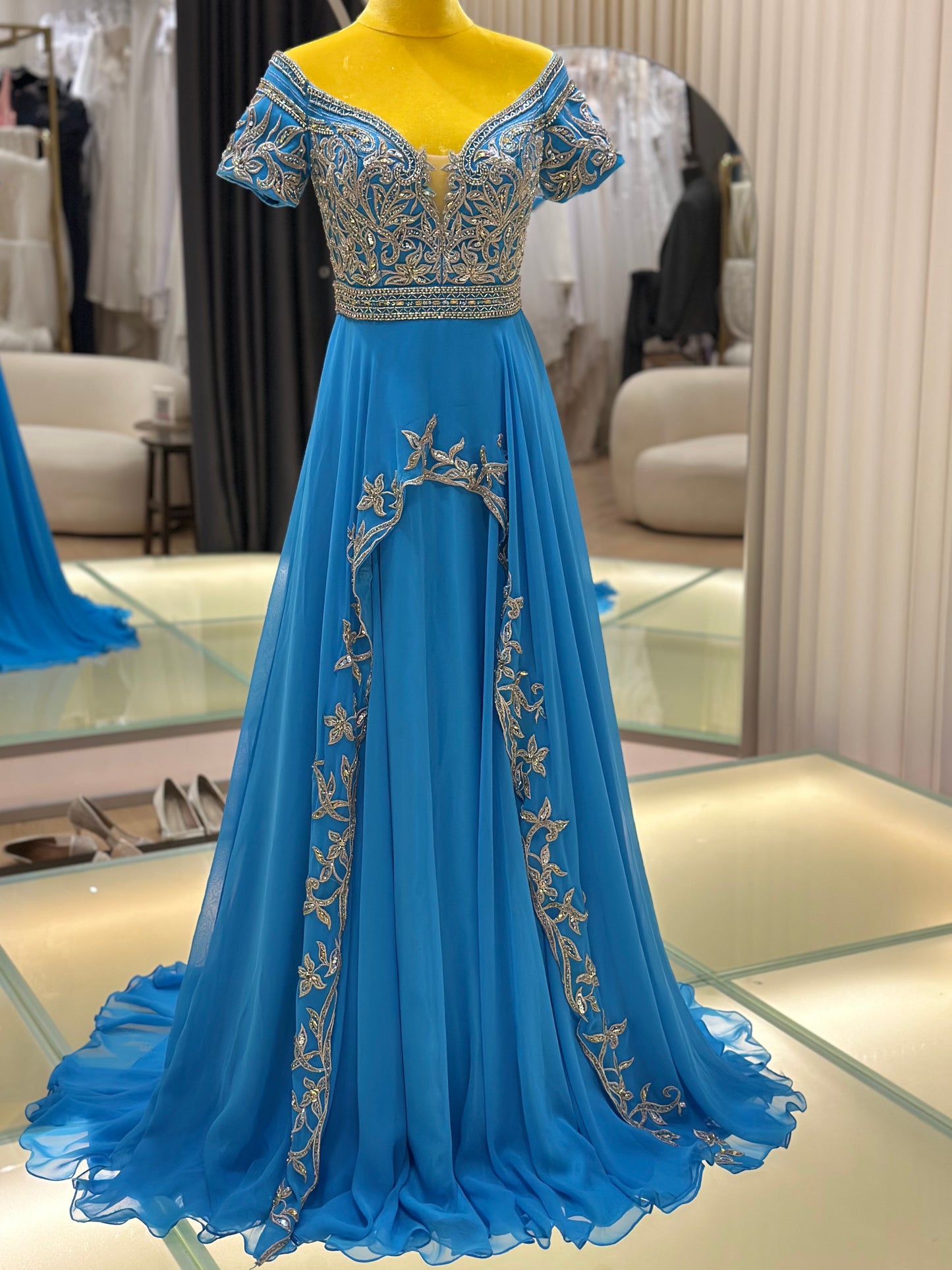 EG-AME-10011 EVENING GOWN PREMIUM FABRIC HALF LACE WITH BEADS SIZE L BUST 88 WAIST 72