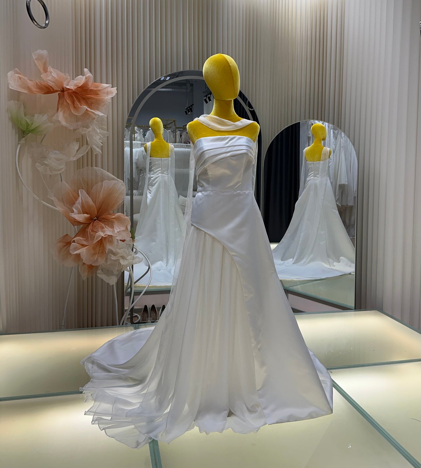 BG-WED-AME-10111 WEDDING GOWN PREMIUM FABRIC PLAIN WITH PLEATED SIZE XL BUST 91 WAIST 77