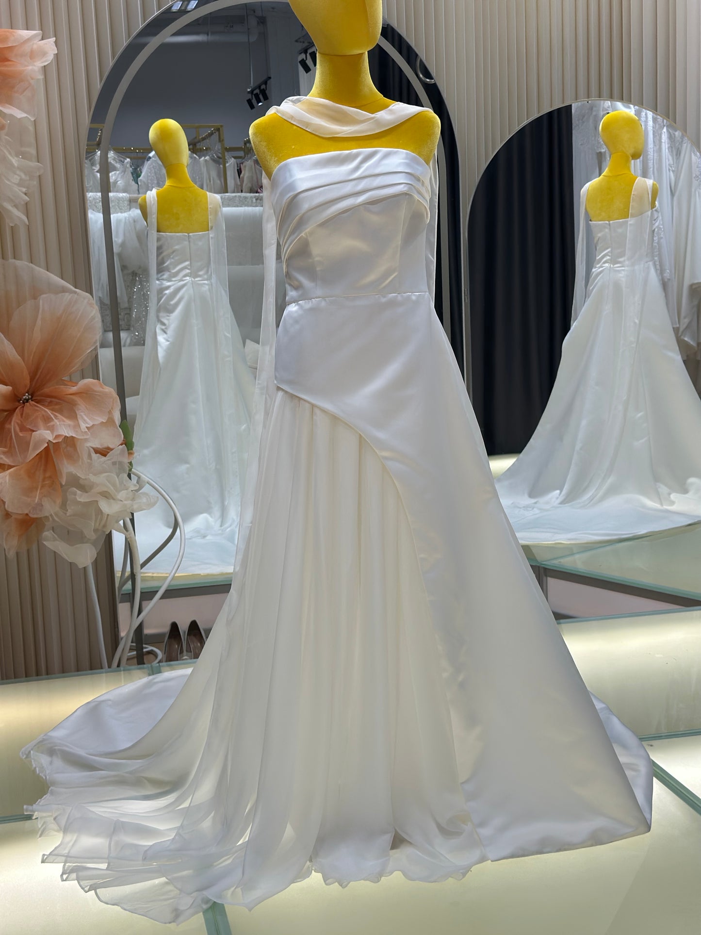 BG-WED-AME-10111 WEDDING GOWN PREMIUM FABRIC PLAIN WITH PLEATED SIZE XL BUST 91 WAIST 77