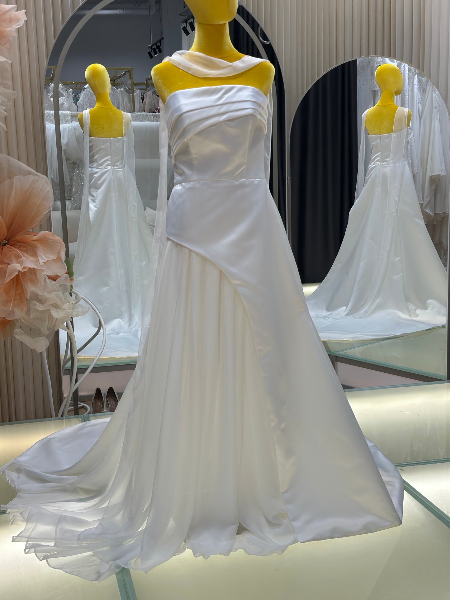 BG-WED-AME-10111 WEDDING GOWN PREMIUM FABRIC PLAIN WITH PLEATED SIZE XL BUST 91 WAIST 77