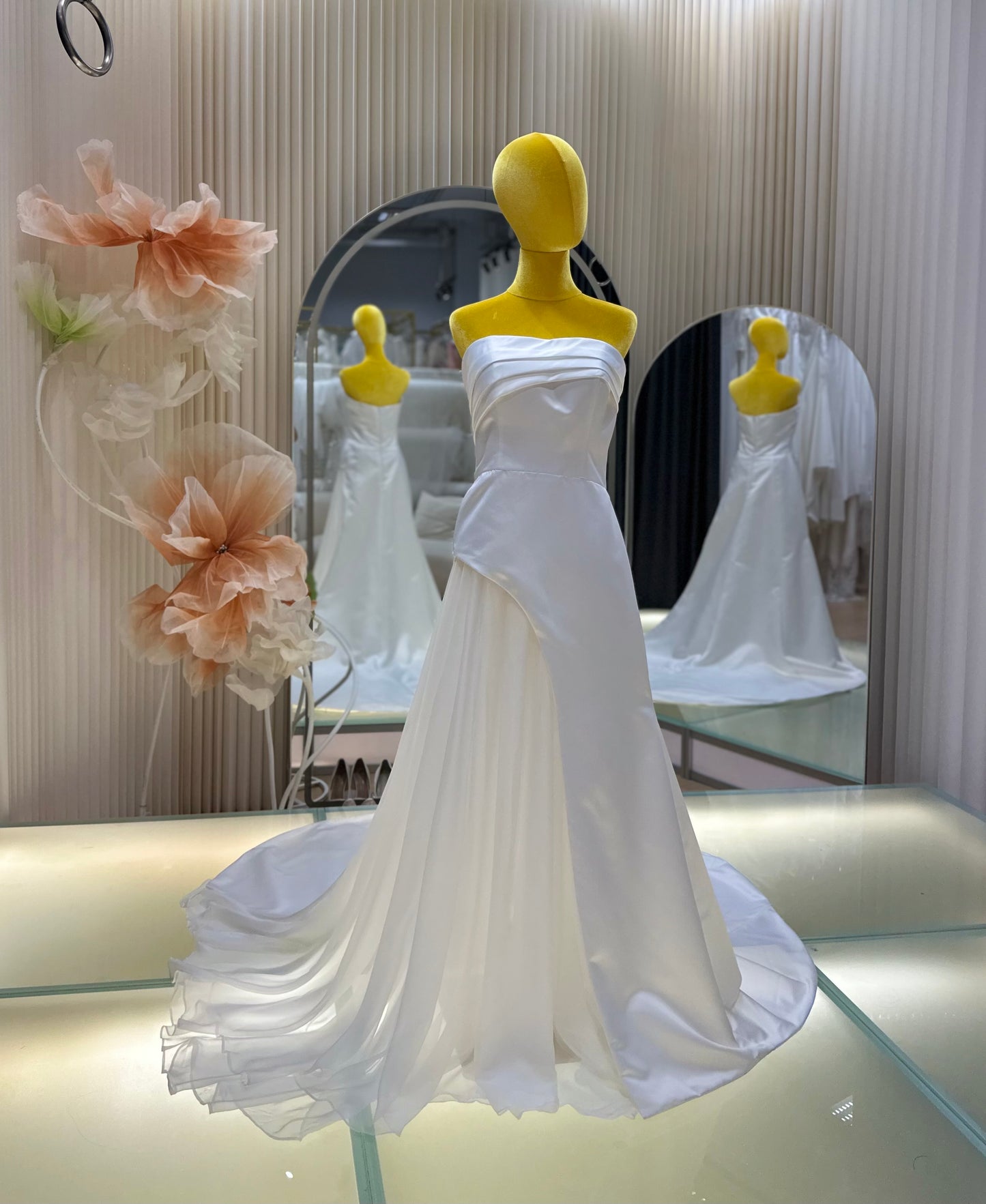 BG-WED-AME-10111 WEDDING GOWN PREMIUM FABRIC PLAIN WITH PLEATED SIZE XL BUST 91 WAIST 77