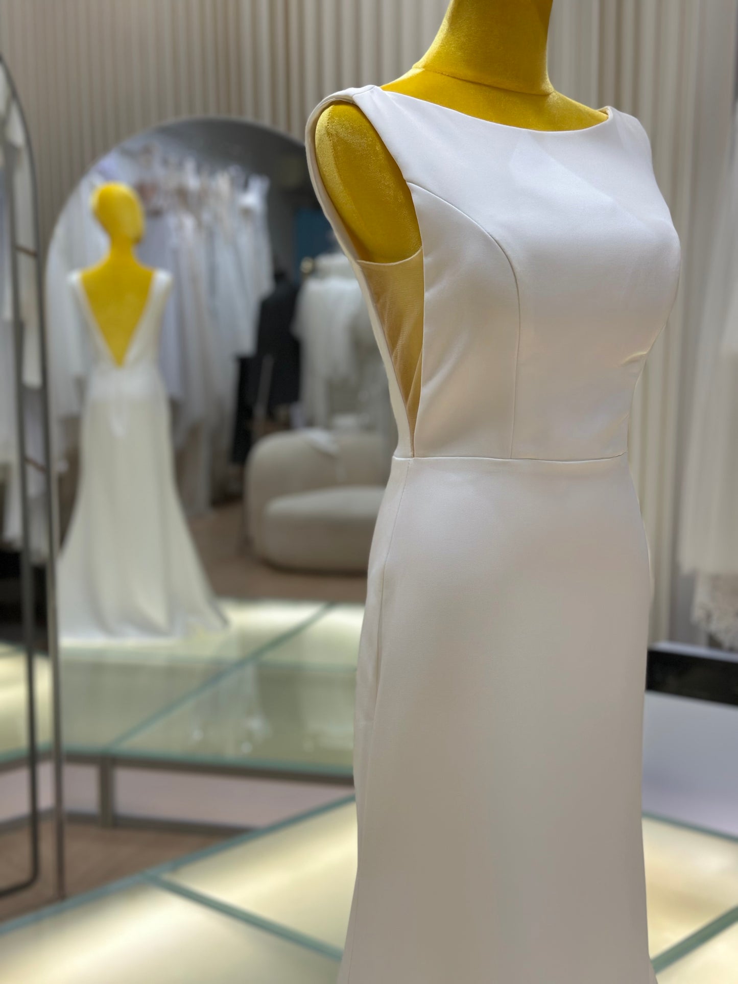 BG-WED-AME-10115 WEDDING GOWN FABRIC PLAIN WITH PLEATED SIZE L BUST 89 WAIST 70