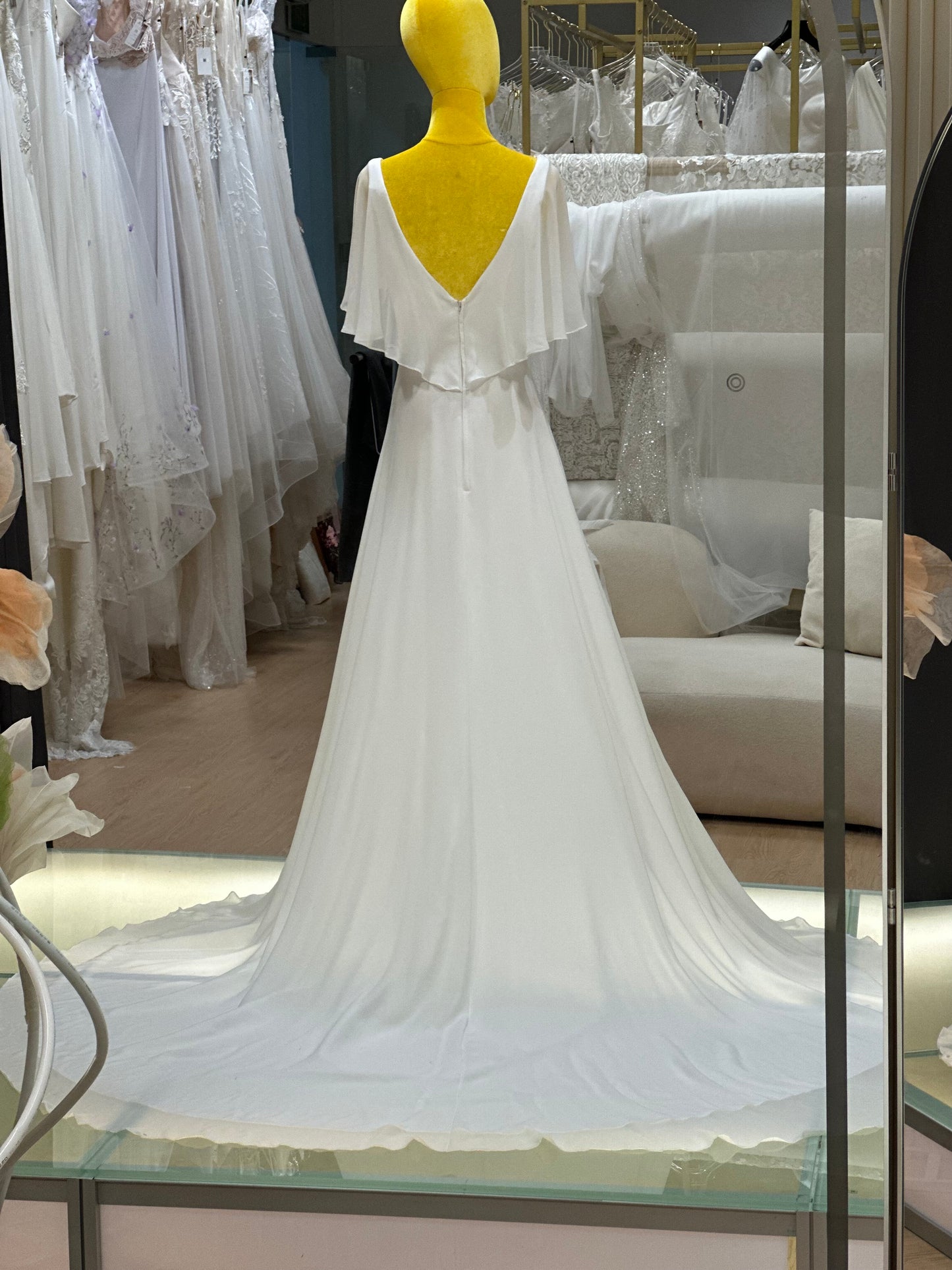 BG-WED-AME-10116 WEDDING GOWN FABRIC PLAIN WITH PLEATED SIZE M BUST 84 WAIST 69