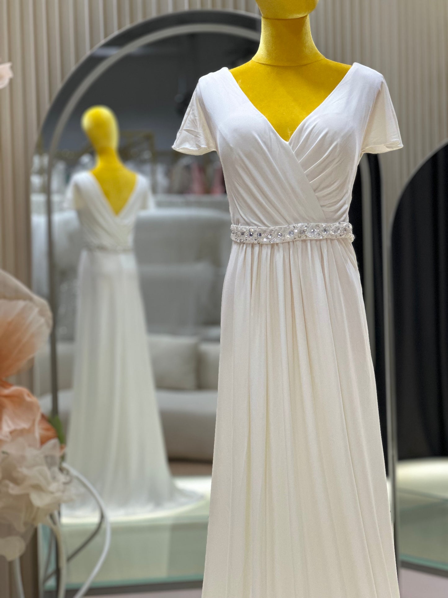 BG-WED-AME-10117 WEDDING GOWN FABRIC PLAIN WITH BEAD BELT SIZE 3XL BUST 98 WAIST 85