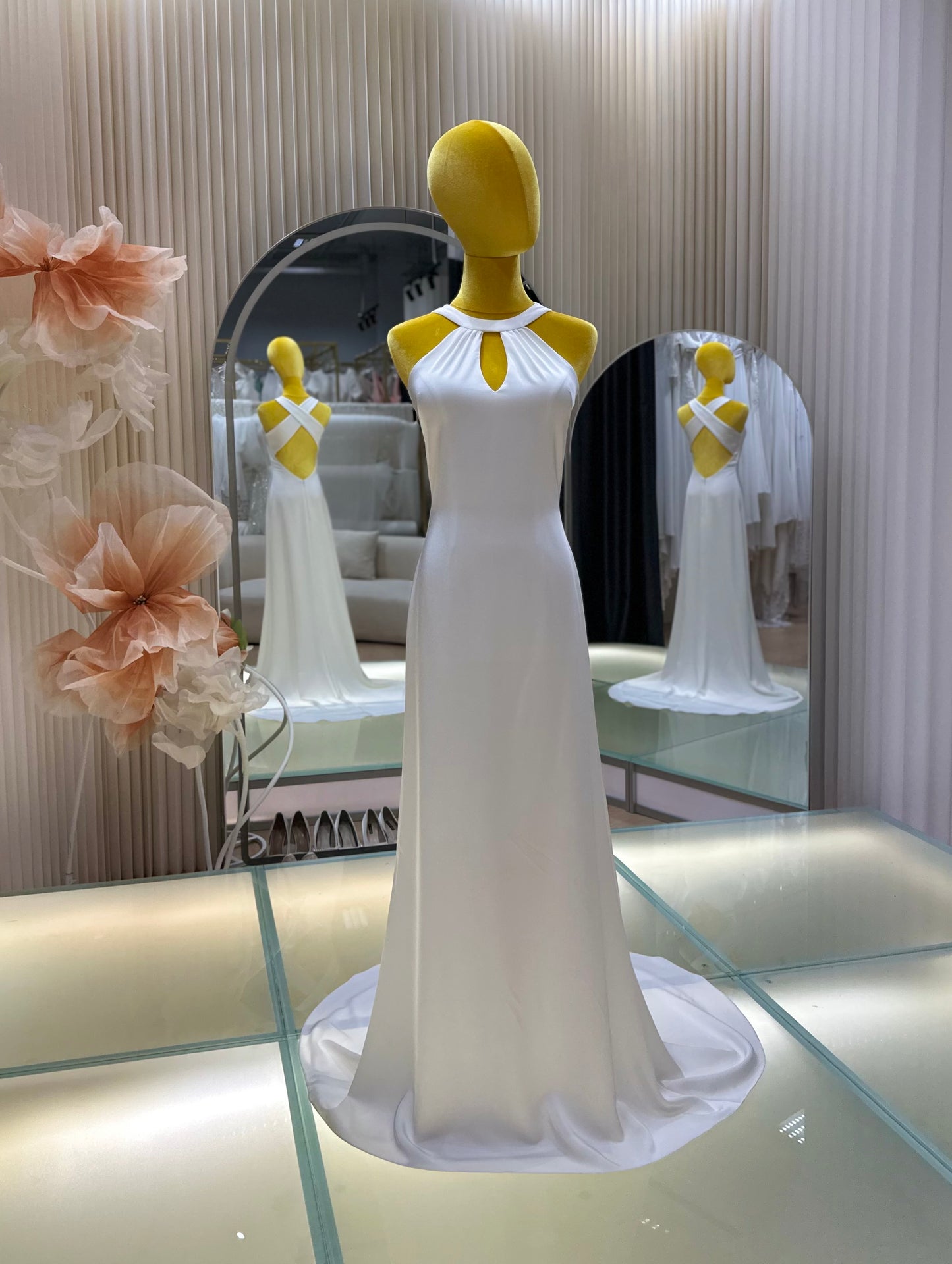 BG-WED-AME-10119 WEDDING GOWN FABRIC PLAIN WITH PLEATED SIZE M BUST 85 WAIST 68 HIPS 97