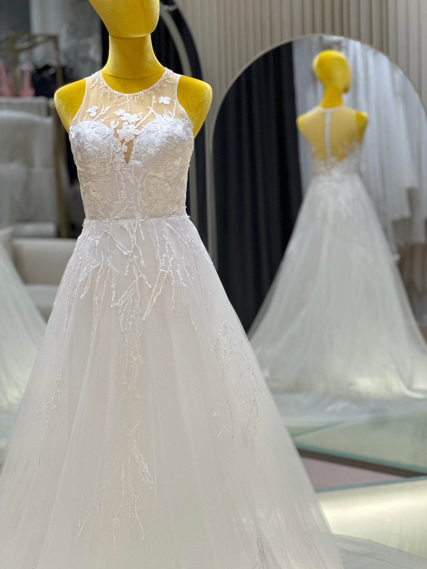 BG-WED-AME-10125 WEDDING GOWN PREMIUM FABRIC FULL LACE WITH BEADS SIZE M BUST 84 WAIST 69