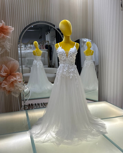 BG-WED-AME-10126 WEDDING GOWN FABRIC HALF LACE WITH BEADS SIZE M BUST 85 WAIST 69