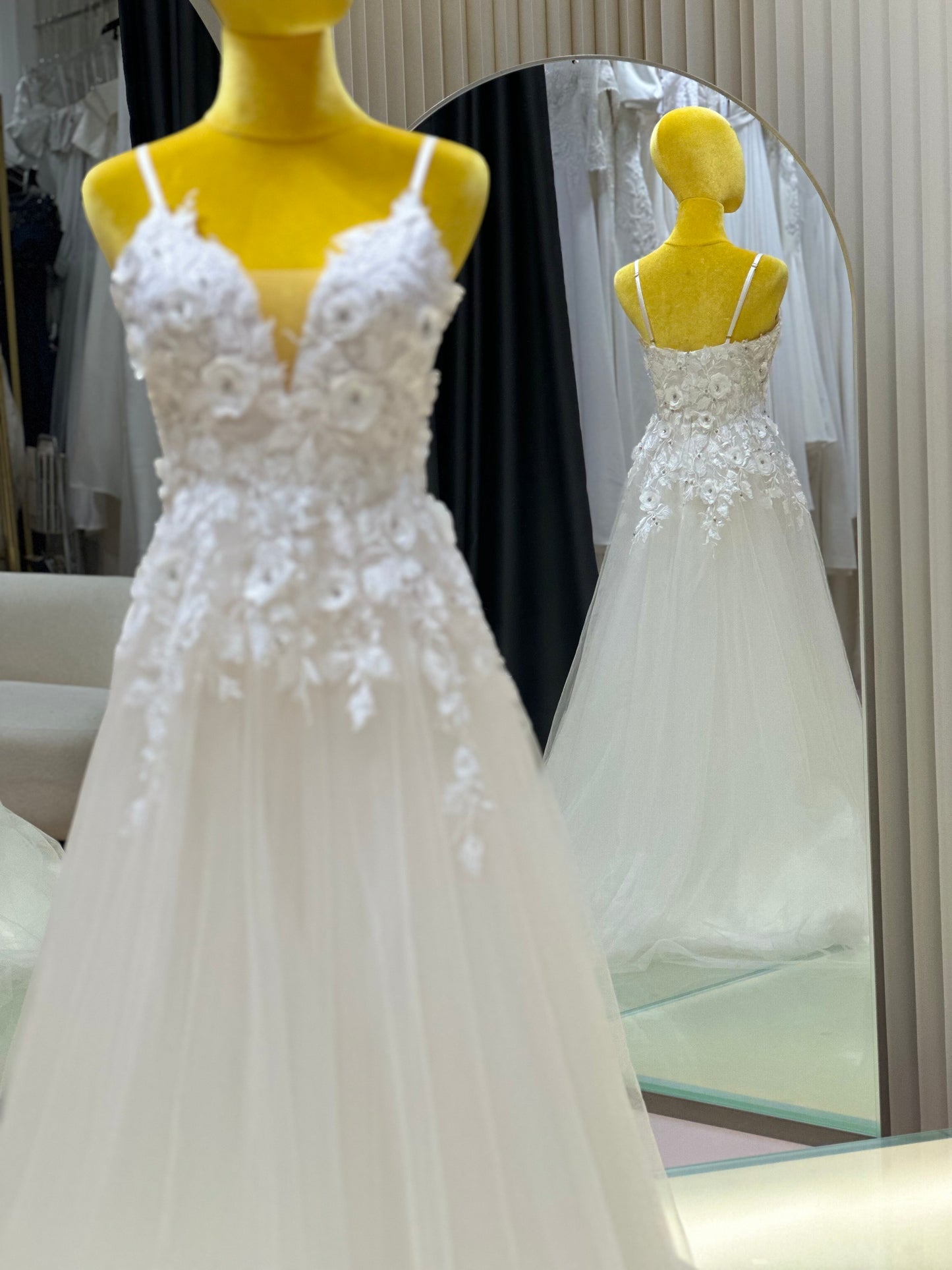 BG-WED-AME-10126 WEDDING GOWN FABRIC HALF LACE WITH BEADS SIZE M BUST 85 WAIST 69