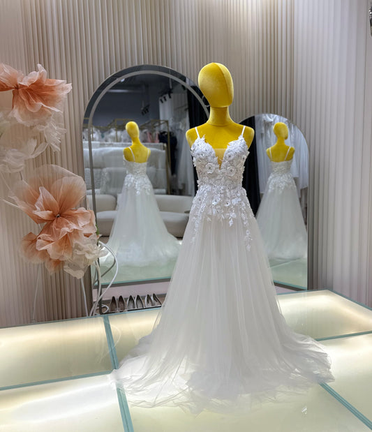 BG-WED-AME-10126 WEDDING GOWN FABRIC HALF LACE WITH BEADS SIZE M BUST 85 WAIST 69