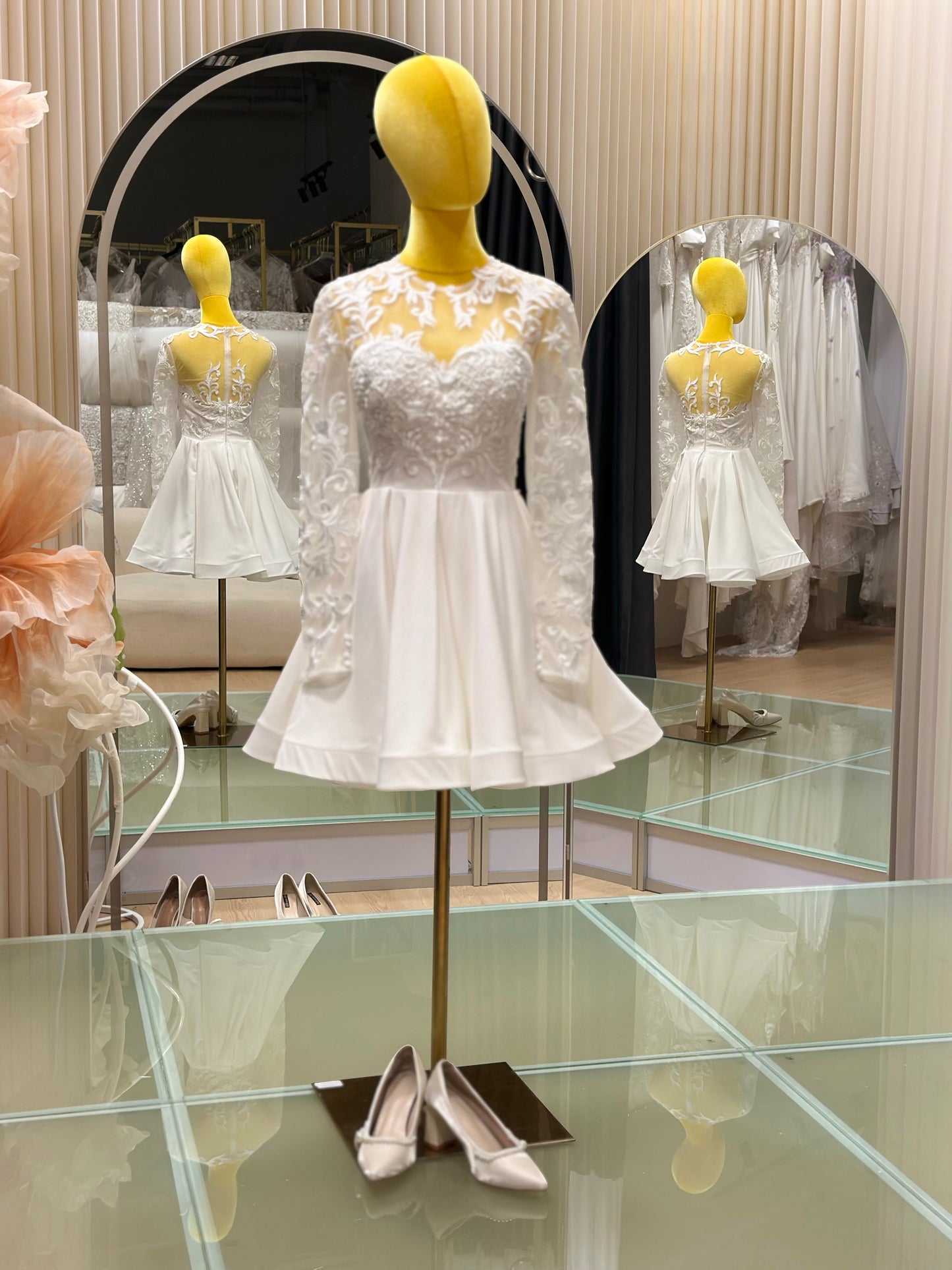 BG-WED-AME-10133 WEDDING GOWN LUX FABRIC HALF LACE WITH BEADED SIZE S BUST 80 WAIST 67