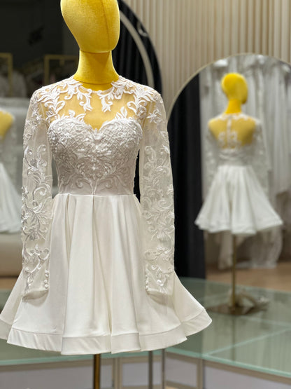 BG-WED-AME-10133 WEDDING GOWN LUX FABRIC HALF LACE WITH BEADED SIZE S BUST 80 WAIST 67