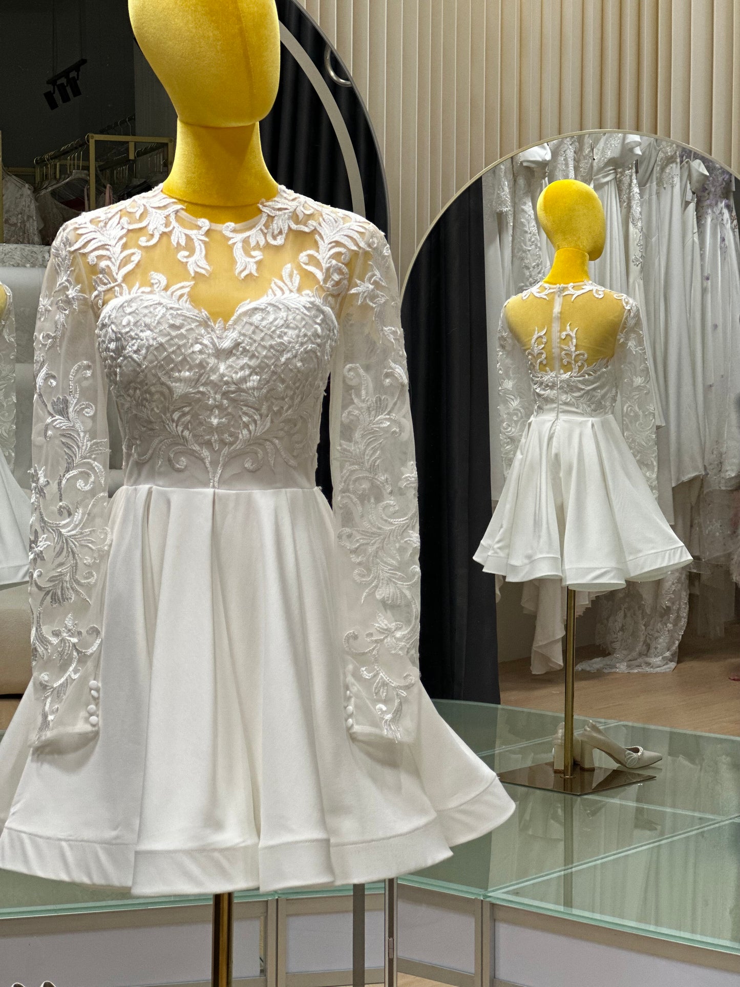 BG-WED-AME-10133 WEDDING GOWN LUX FABRIC HALF LACE WITH BEADED SIZE S BUST 80 WAIST 67