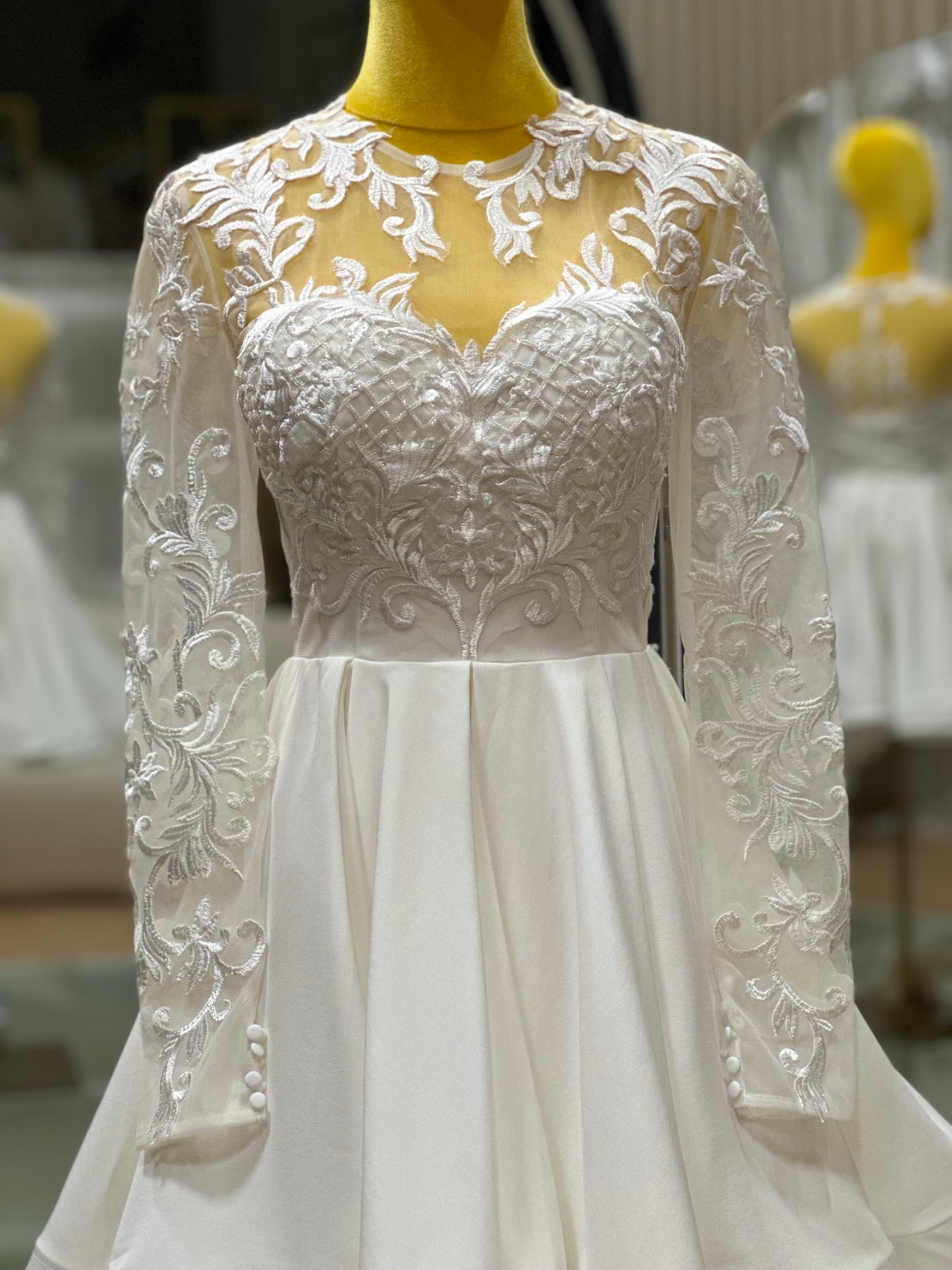 BG-WED-AME-10133 WEDDING GOWN LUX FABRIC HALF LACE WITH BEADED SIZE S BUST 80 WAIST 67