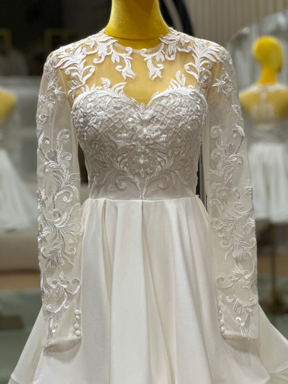 BG-WED-AME-10133 WEDDING GOWN LUX FABRIC HALF LACE WITH BEADED SIZE S BUST 80 WAIST 67