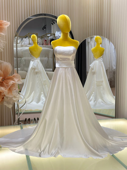 BG-WED-AME-10135 WEDDING GOWN FABRIC PLAIN WITH PLEATED SIZE S BUST 82 WAIST 68