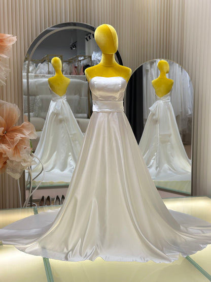 BG-WED-AME-10135 WEDDING GOWN FABRIC PLAIN WITH PLEATED SIZE S BUST 82 WAIST 68